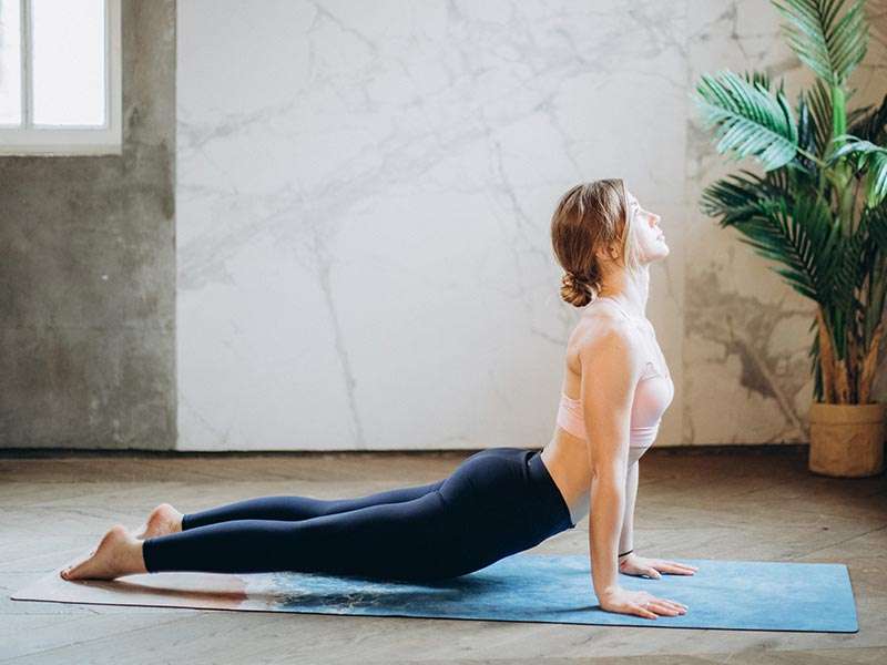 Yoga als Teil des Online-Fastens